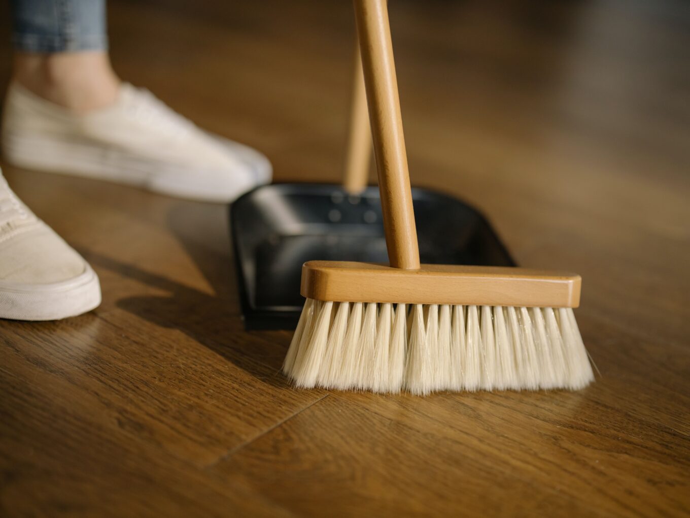 Types of Brooms: Choosing the Right One (Review 2023)
